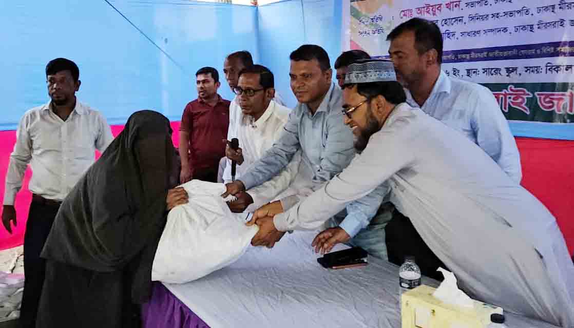 ইঞ্জিনিয়ার একরামুল হক সেলিমের উদ্যোগে অসহায় মানুষের মাঝে খাদ্য সামগ্রী বিতরণ